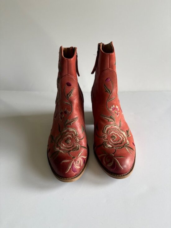 Sofft Shoes - Sofft embroidered leather bootie